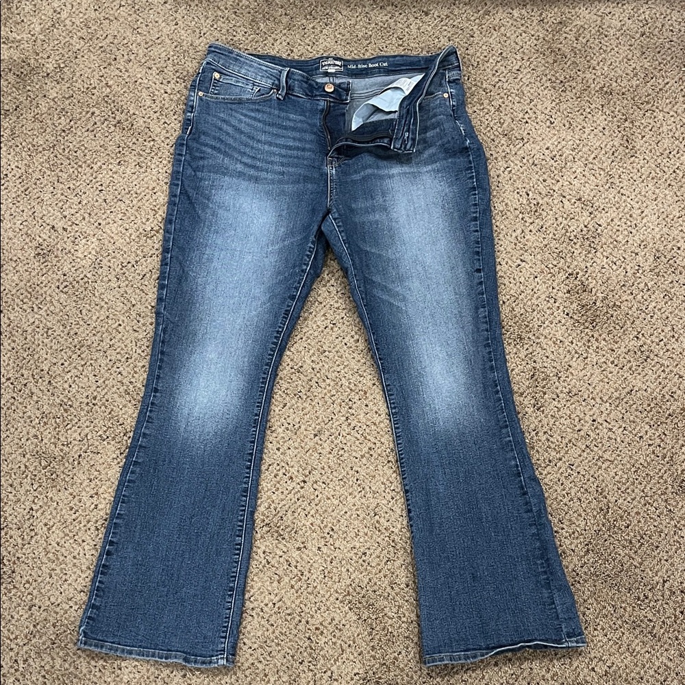 Signature by Levi Strauss Dark Blue Flare Jeans mid-rise boot cut